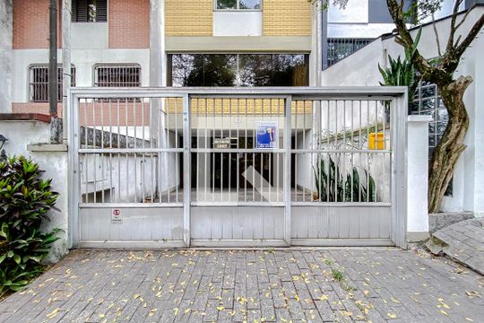 Fachada de casa à venda com 3 quartos, 153m² em Jardim Analia Franco, São Paulo