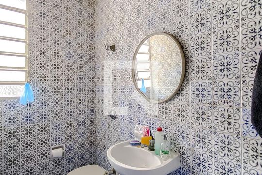 Lavabo de casa para alugar com 3 quartos, 153m² em Jardim Analia Franco, São Paulo