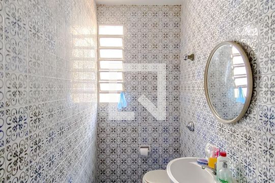 Lavabo de casa para alugar com 3 quartos, 153m² em Jardim Analia Franco, São Paulo
