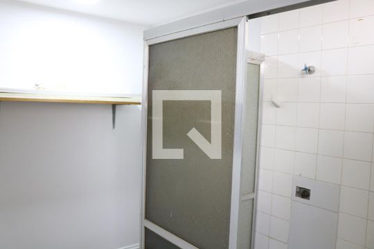 Banheiro de serviço de apartamento para alugar com 3 quartos, 109m² em Setor Central, Goiânia