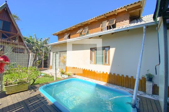 Área comum - Piscina de apartamento para alugar com 4 quartos, 110m² em Cachoeira do Bom Jesus, Florianópolis
