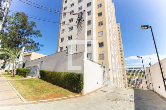 Fachada de apartamento à venda com 2 quartos, 32m² em Vila Carmosina, São Paulo
