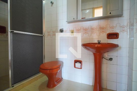 Banheiro de apartamento para alugar com 1 quarto, 66m² em Centro, São Leopoldo