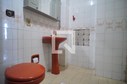 Banheiro de apartamento para alugar com 1 quarto, 66m² em Centro, São Leopoldo