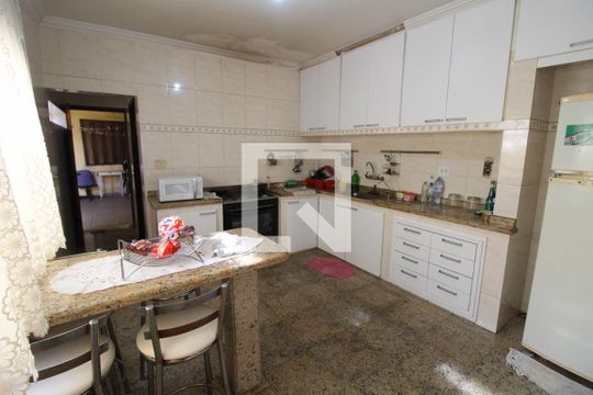 Cozinha de apartamento à venda com 3 quartos, 190m² em Vila Olinda, São Paulo