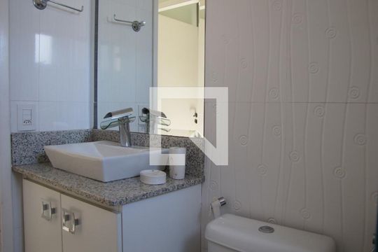 Banheiro de apartamento à venda com 2 quartos, 60m² em Vila Marieta, São Paulo