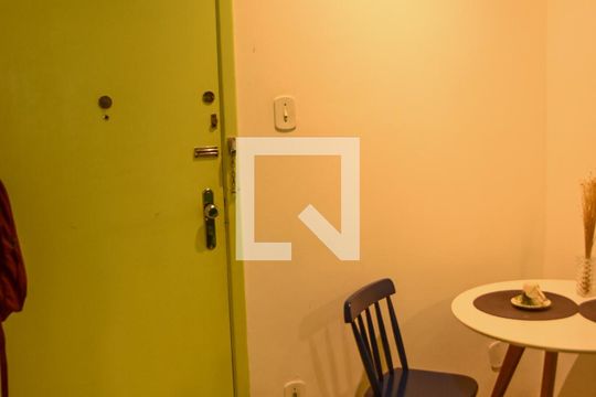 Sala 1 de apartamento para alugar com 1 quarto, 42m² em Copacabana, Rio de Janeiro