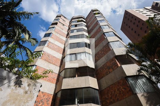 Fachada de apartamento à venda com 2 quartos, 89m² em Vila Suzana, São Paulo