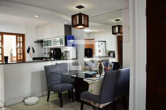 Sala de casa de condomínio para alugar com 3 quartos, 90m² em Jardim Barbacena, Cotia