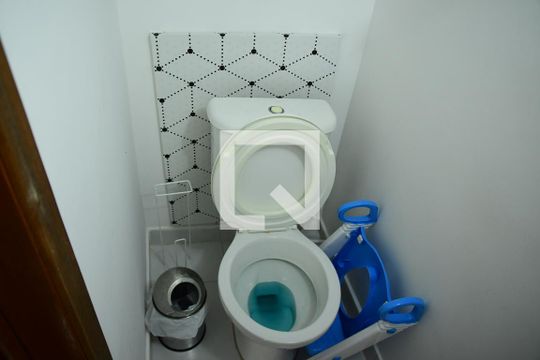 Lavabo de casa de condomínio para alugar com 3 quartos, 90m² em Jardim Barbacena, Cotia