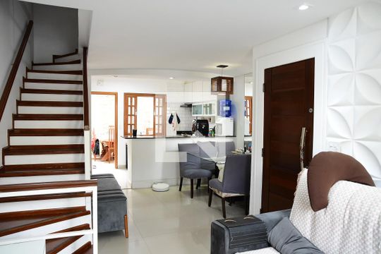 Sala de casa de condomínio para alugar com 3 quartos, 90m² em Jardim Barbacena, Cotia