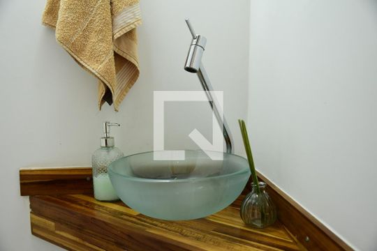 Lavabo de casa de condomínio para alugar com 3 quartos, 90m² em Jardim Barbacena, Cotia