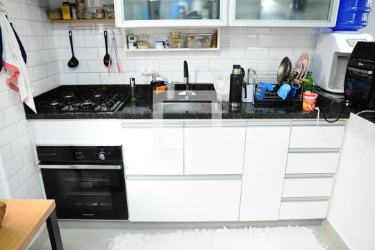 Cozinha de casa de condomínio para alugar com 3 quartos, 90m² em Jardim Barbacena, Cotia