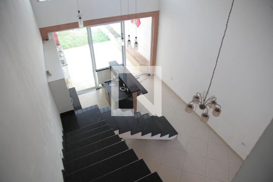 Casa à venda com 3 quartos, 135m² em Quitaúna, Osasco