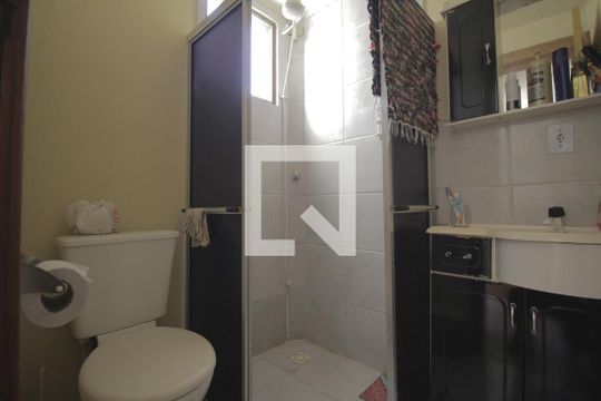 Banheiro de apartamento à venda com 2 quartos, 42m² em Olaria, Canoas