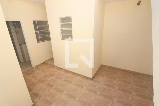 Quintal  de casa à venda com 3 quartos, 150m² em Chora Menino, São Paulo