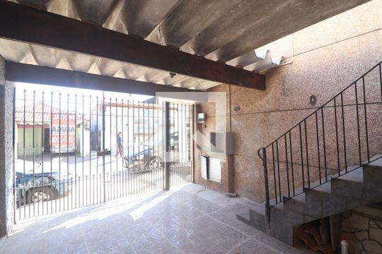 Garagem de casa à venda com 3 quartos, 150m² em Chora Menino, São Paulo