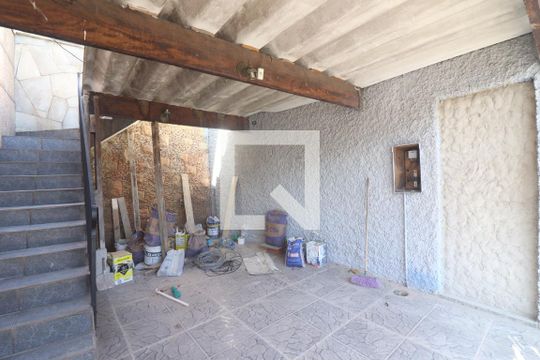 Garagem de casa à venda com 3 quartos, 150m² em Chora Menino, São Paulo