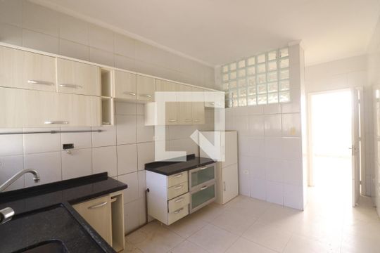 Cozinha  de casa à venda com 3 quartos, 150m² em Chora Menino, São Paulo