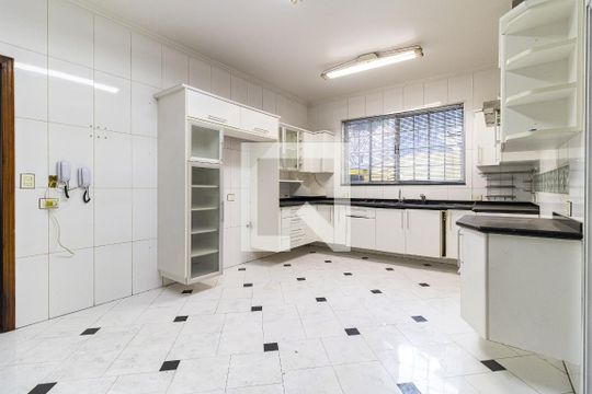 Cozinha de casa à venda com 4 quartos, 304m² em Liberdade, São Paulo
