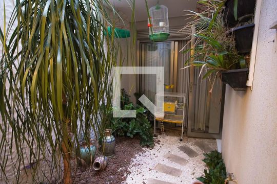 Jardim interno de casa à venda com 3 quartos, 267m² em Jardim Leblon, Belo Horizonte