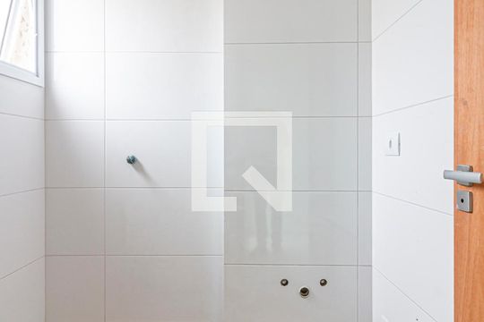 Banheiro da Suite de apartamento para alugar com 2 quartos, 55m² em Vila Homero Thon, Santo André