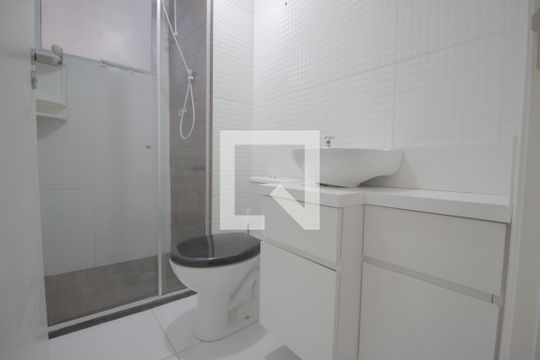 Banheiro de apartamento à venda com 2 quartos, 42m² em Estância Velha, Canoas