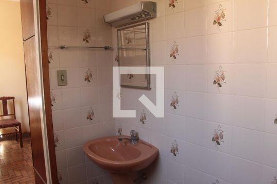 Banheiro da Suíte de casa à venda com 2 quartos, 150m² em Grupo Residencial do Iapc, Campinas