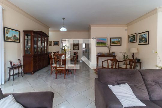 Sala de casa para alugar com 3 quartos, 360m² em Vila Oliveira, Mogi das Cruzes