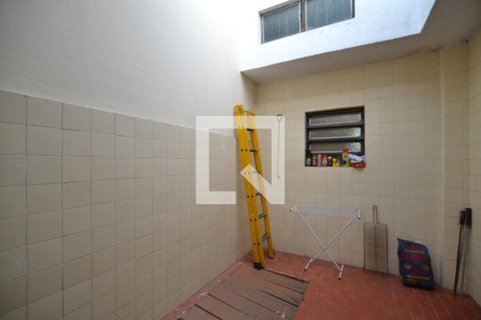 Pátio de casa à venda com 5 quartos, 196m² em Santo Antonio, Porto Alegre