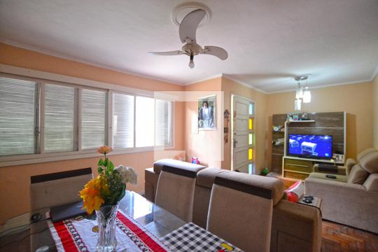 Casa à venda com 5 quartos, 196m² em Santo Antonio, Porto Alegre