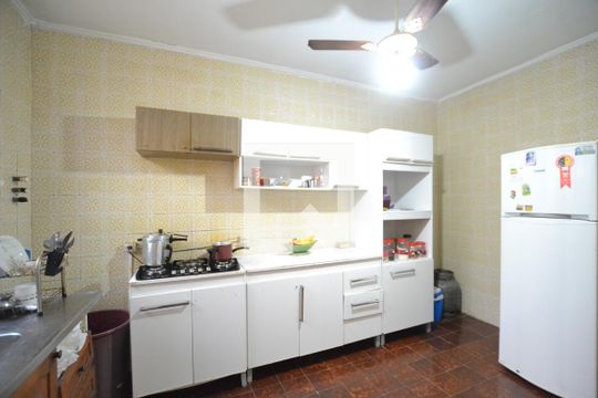 Cozinha de casa à venda com 5 quartos, 196m² em Santo Antonio, Porto Alegre