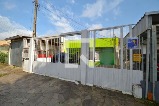 Fachada de casa à venda com 5 quartos, 196m² em Santo Antonio, Porto Alegre