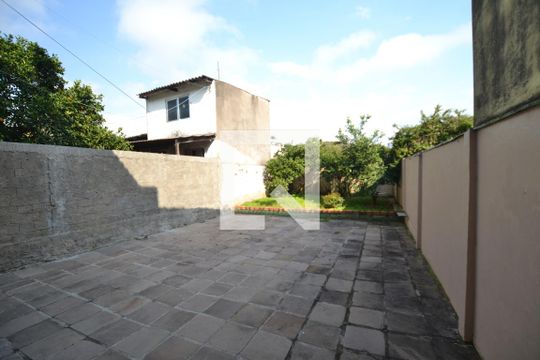 Quintal de casa à venda com 5 quartos, 196m² em Santo Antonio, Porto Alegre