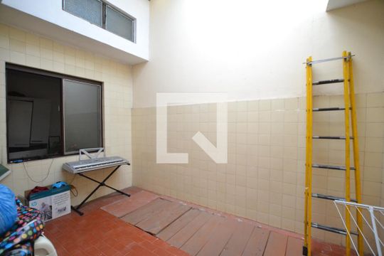 Pátio de casa à venda com 5 quartos, 196m² em Santo Antonio, Porto Alegre