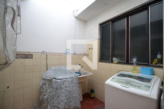 Área de Serviço de casa à venda com 5 quartos, 196m² em Santo Antonio, Porto Alegre