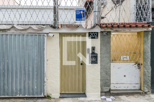 Fachada da Entrada de kitnet/studio para alugar com 1 quarto, 20m² em Penha, Rio de Janeiro