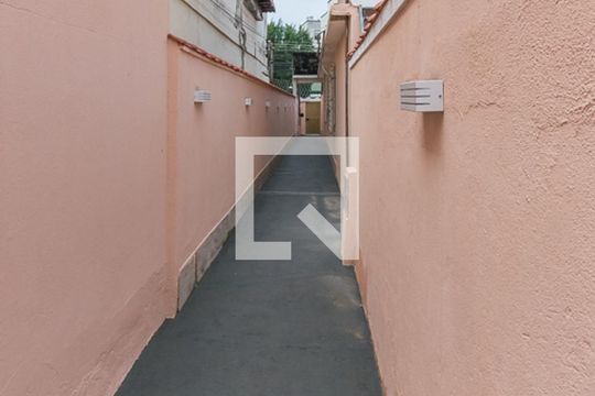 Área comum - Corredor de acesso de kitnet/studio para alugar com 1 quarto, 20m² em Penha, Rio de Janeiro