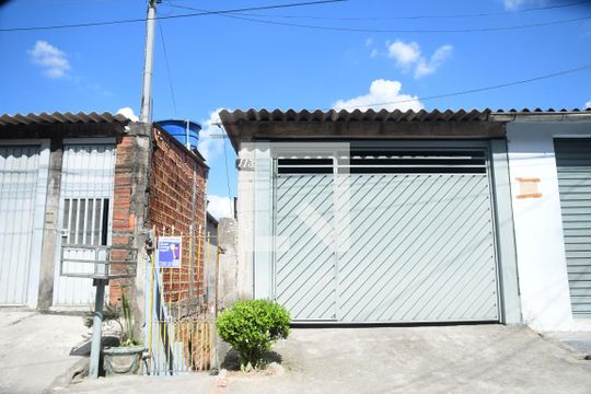 Fachada de casa para alugar com 1 quarto, 40m² em Parque Mirante da Mata, Cotia