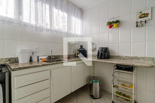 Cozinha de apartamento para alugar com 2 quartos, 101m² em Sumaré, São Paulo
