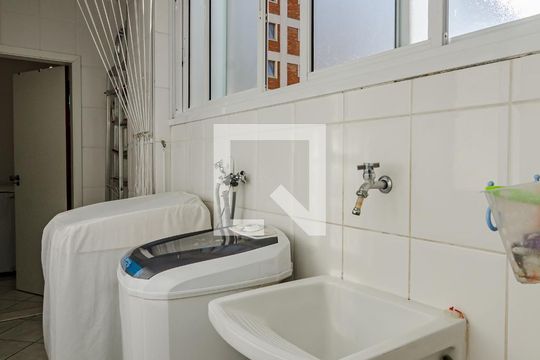 Área de serviço de apartamento para alugar com 2 quartos, 101m² em Sumaré, São Paulo