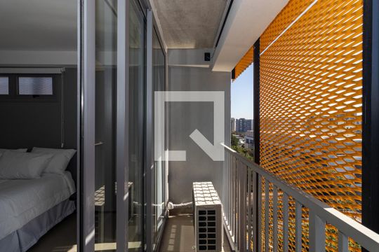 Varanda de kitnet/studio para alugar com 1 quarto, 29m² em Indianópolis, São Paulo
