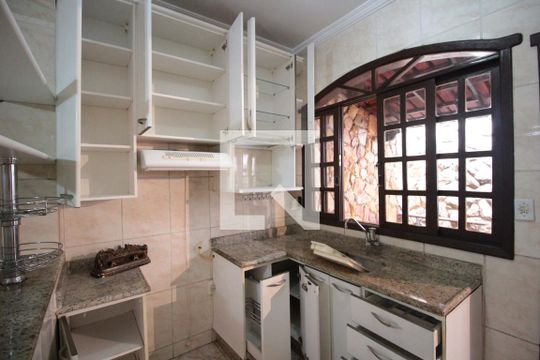 Cozinha de casa à venda com 7 quartos, 360m² em Rio Branco, Belo Horizonte