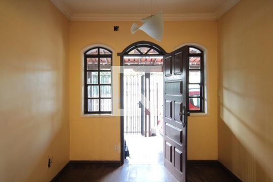 Sala de casa à venda com 7 quartos, 360m² em Rio Branco, Belo Horizonte