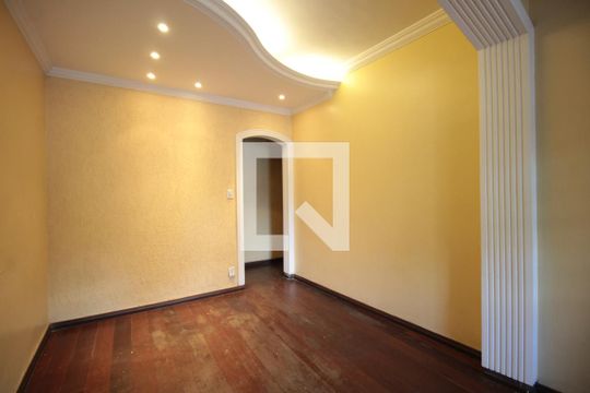 Sala de casa à venda com 7 quartos, 360m² em Rio Branco, Belo Horizonte