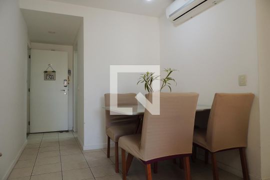 Sala de apartamento para alugar com 3 quartos, 76m² em Jacarepaguá, Rio de Janeiro