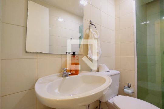 Banheiro de apartamento para alugar com 3 quartos, 76m² em Jacarepaguá, Rio de Janeiro