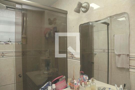 Banheiro de apartamento à venda com 1 quarto, 40m² em Centro Histórico, Porto Alegre