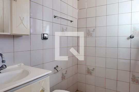 Banheiro do Quarto 1 - Suíte de casa à venda com 3 quartos, 100m² em Santa Maria, Santo André