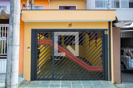 Fachada de casa à venda com 2 quartos, 123m² em Vila Bastos, Santo André